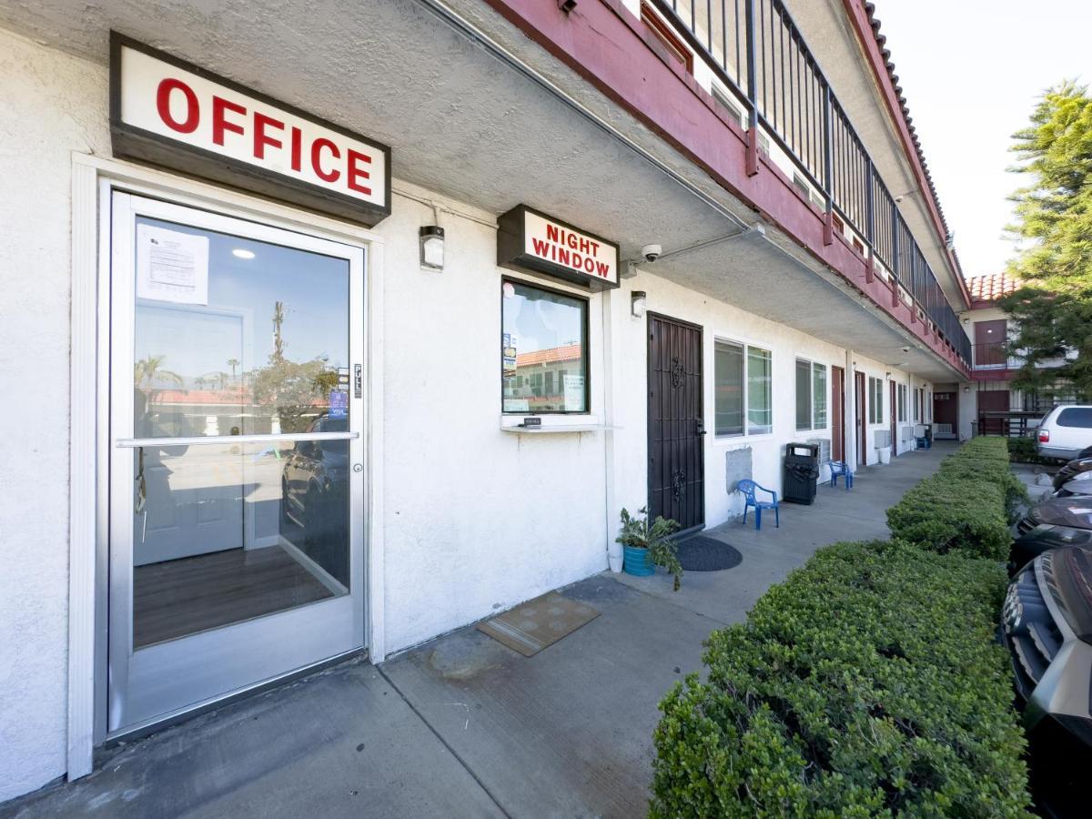 Courtesy Inn & Suites Rosemead Exterior photo